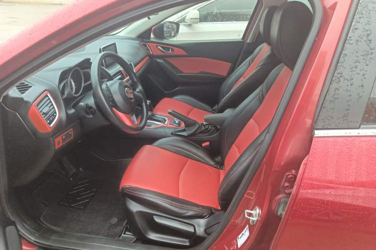 Used Mazda 3 Axela 2014 Sedan 1.5L Automatic Luxury Model