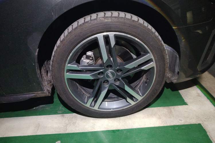 Used Audi A4L 2022 40 TFSI Luxury Dynamic Model Right Front Wheel Hub