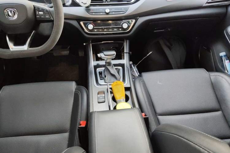 Used CHANGAN Ruicheng CC 2021 Blue Whale Edition 1.5T DCT Luxury Model Gear Lever
