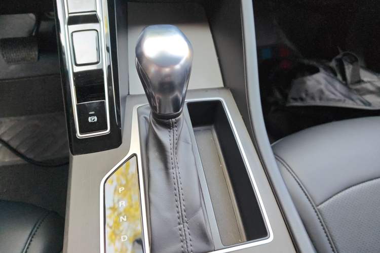 Used Roewe i5 2023 1.5L CVT Luxury Edition Gear Lever