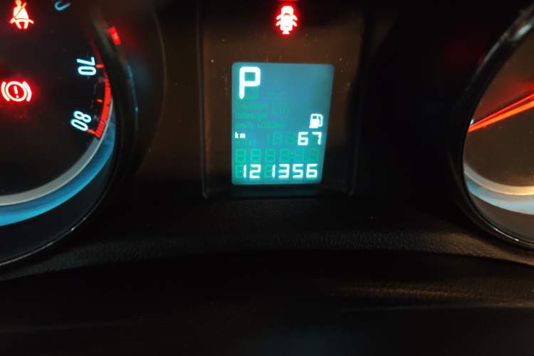 Used Buick Encore 2013 1.4T Automatic Two-Wheel Drive Elite Model Odometer Close Up