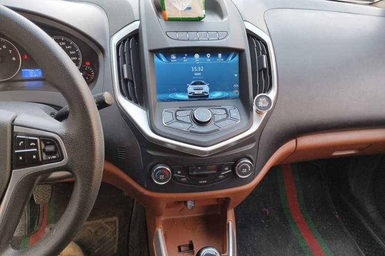 Used Geely Auto Diamond 2016 1.5L Manual Elite Edition Audio And AC Panel