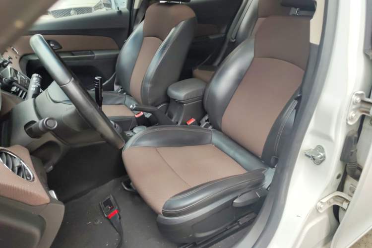 Used Chevrolet Cruze 2015 Hatchback 1.6L Manual Comfort Edition