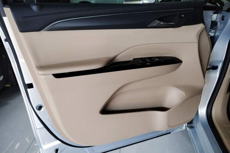 Used Buick GL8 New Energy 2025 Lu Shang Luxury Edition 7-Seater