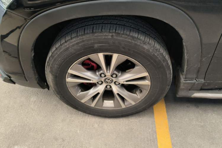 Used Toyota Highlander 2015 2.0T Four-Wheel Drive Elite Edition 7-Seater Left Front Wheel Hub