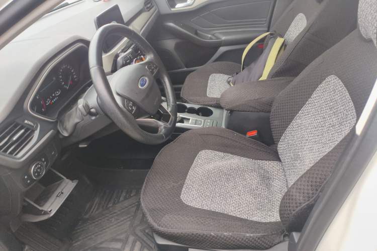 Used Ford Focus 2019 Sedan EcoBoost 125 Automatic Trendy Model China VI Standard