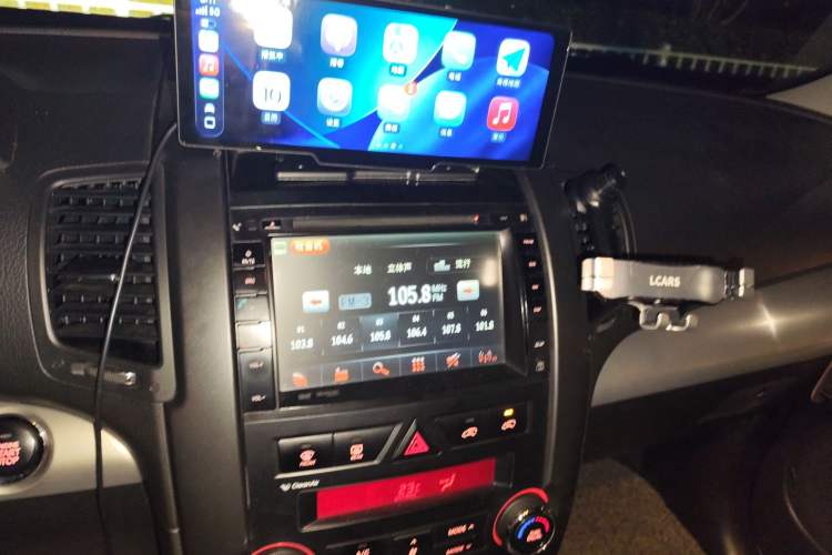 Used Kia Sorento 2009 2.4L Luxury Edition Audio And AC Panel