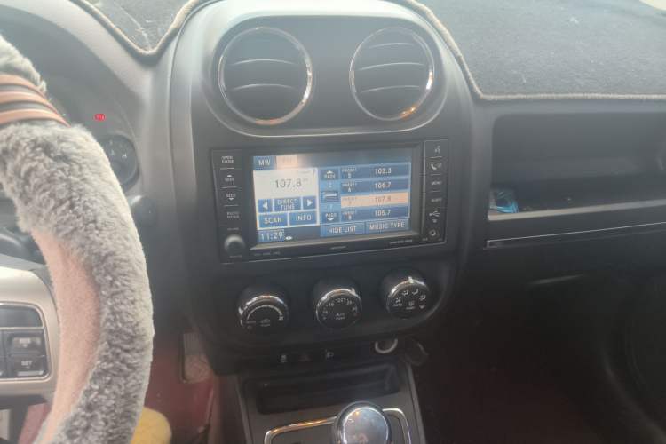 Used Jeep Compass 2011 2.4L four-wheel drive Comfort version