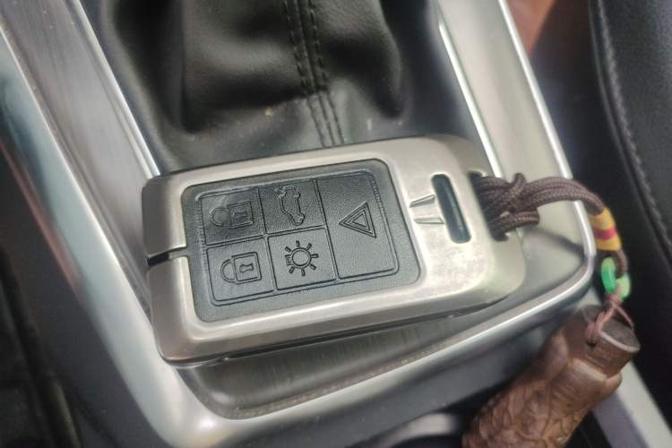 Used Volvo V40 2015 1.6T Zhiya Edition Vehicle Key