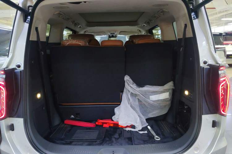 Used Hongqi HQ9 2023 2.0T Smart Connect Flagship Edition Trunk