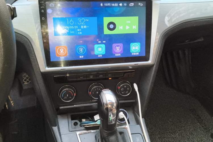 Used Volkswagen Lamando 2018 230TSI DSG Fashion Edition Audio And AC Panel