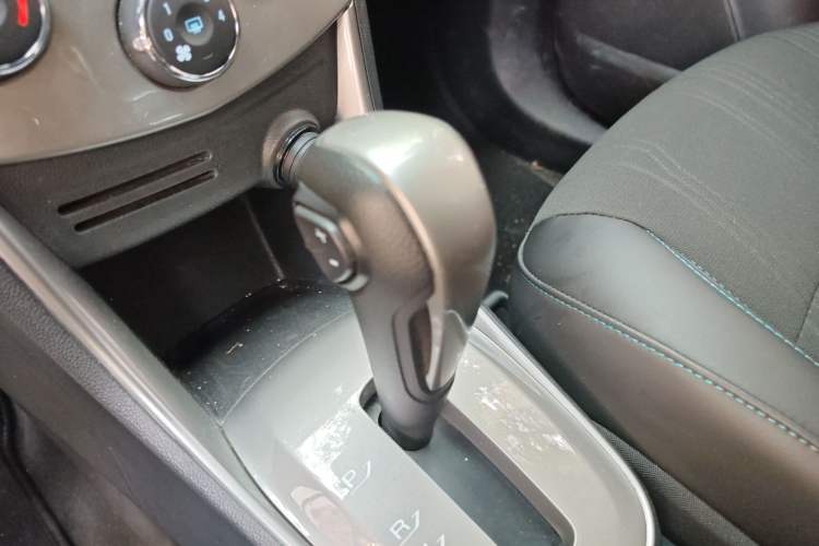 Used Chevrolet Trax 2016 1.4T Automatic Two-Wheel Drive Luxury Version Gear Lever