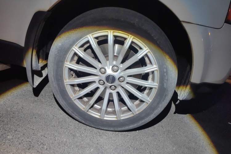 Used Land Rover Range Sport 2012 5.0 NA V8 HSE Right Front Wheel Hub