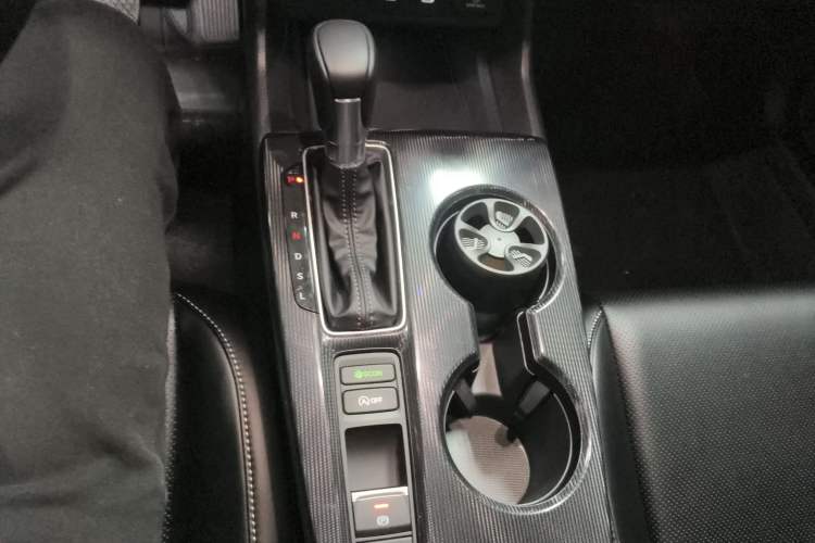 Used Honda Civic 2025 240TURBO CVT SmartFun Pro Gear Lever