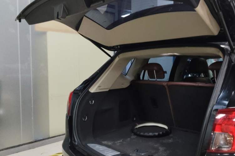 Used Buick Envision 2016 20T Two-Wheel-Drive Elite Model Trunk