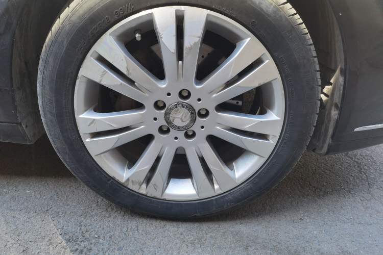 Used Mercedes-Benz S-Class 2012 S 300 L Business-Class Grand Edition Right Front Wheel Hub