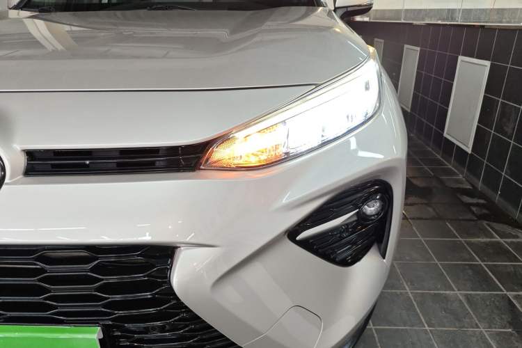 Used Toyota Wildlander 2020 Dual-Motor 2.5L E-CVT Four-Wheel Drive Luxury Edition Left Front Headlight