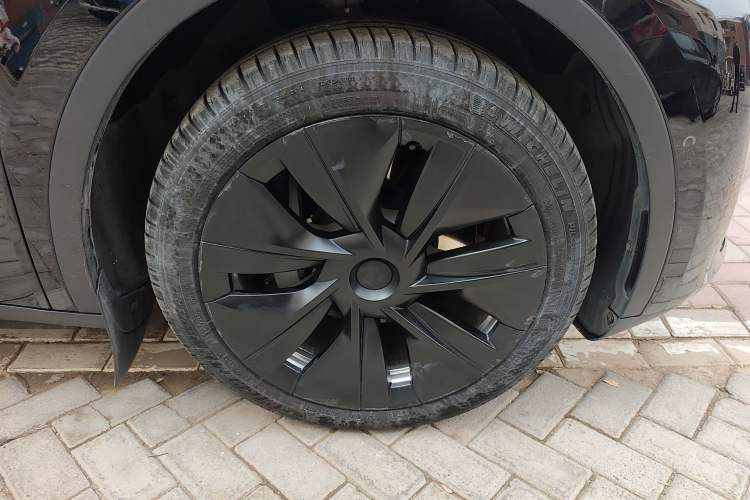 Used Tesla Model Y 2023 Long-Range All-Wheel-Drive Version