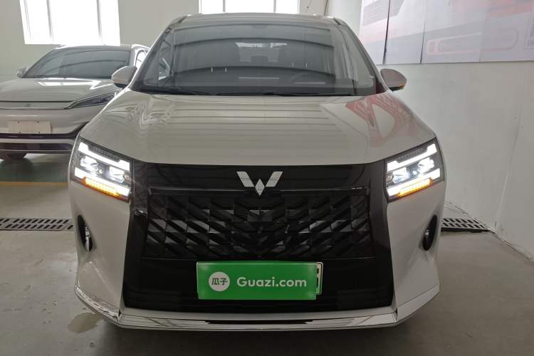 Used Wuling Starlight 730 2025 Model Plug-in Hybrid 125km Luxury Edition