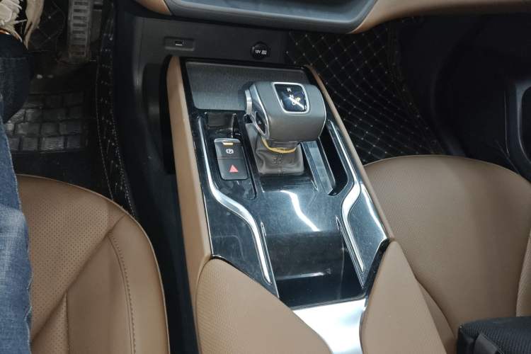 Used Hongqi E-QM5 2022 431 km Charge & Enjoy Edition Gear Lever