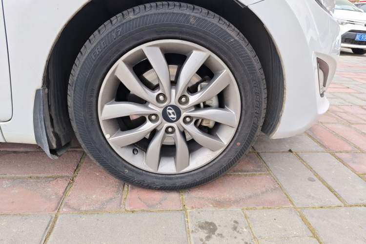 Used Hyundai Elantra (5th Generation / Langdong) 2015 1.6L Manual Leading Model