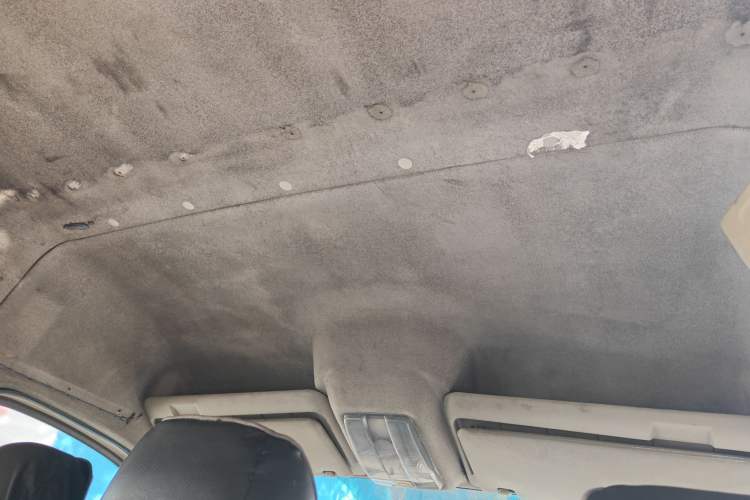 Used SAIC MAXUS Xintu V80 2012 2.5T Mid-Roof Value-Added Logistics Version C