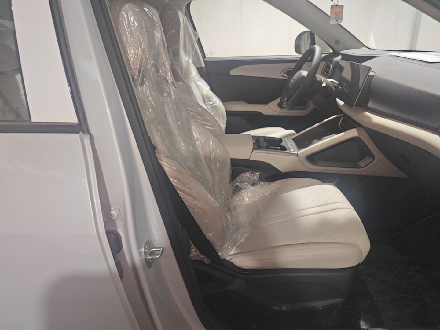 BYD Yuan UP 2025 Model 301KM Leading Version — снимка 19