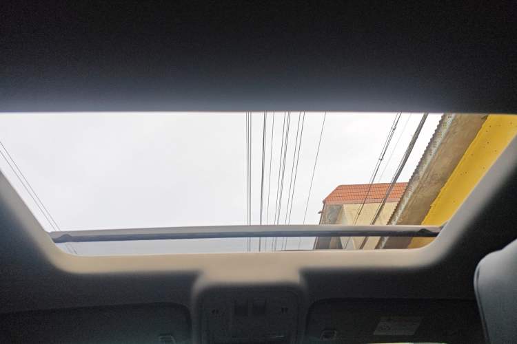 Used Chevrolet Cruze 2018 Hatchback 320 Automatic Pioneer Sunroof Edition Headliner