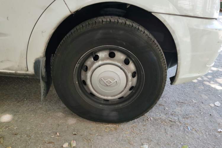 Used SAIC MAXUS Xintu V80 2023 2.0T Manual Classic Aoyuntong Power Version Short Wheelbase Ultra-Low Roof 5/6-Seater
