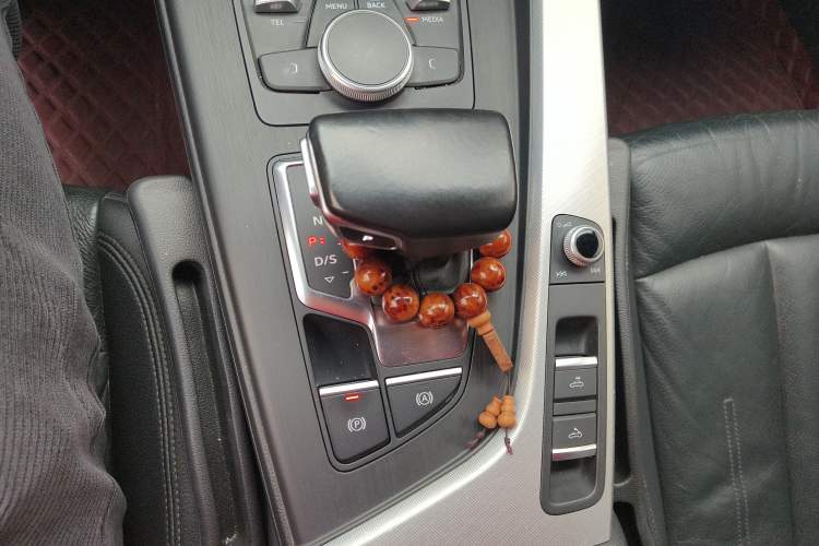 Used Audi A5 2017 Cabriolet 40 TFSI Fashion Model Gear Lever