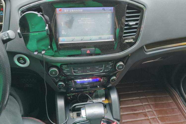 Used Geely Auto GX7 2015 Sports Edition 2.0L Automatic Luxury Upgrade Version China V Standard
