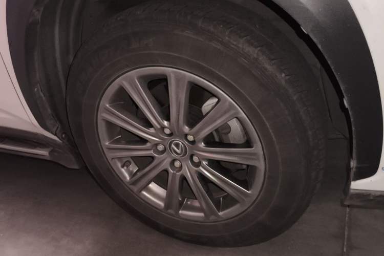 Used Lexus NX 2018 300h Front-Wheel-Drive FENGSHANG Version China V Emission Standard
