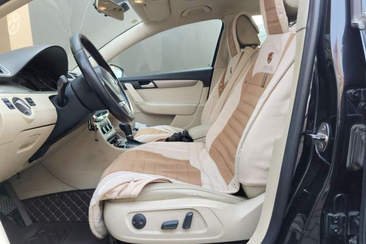 Used Volkswagen Magotan 2012 Revised Version 1.8TSI Leading Edition Left Front Seat