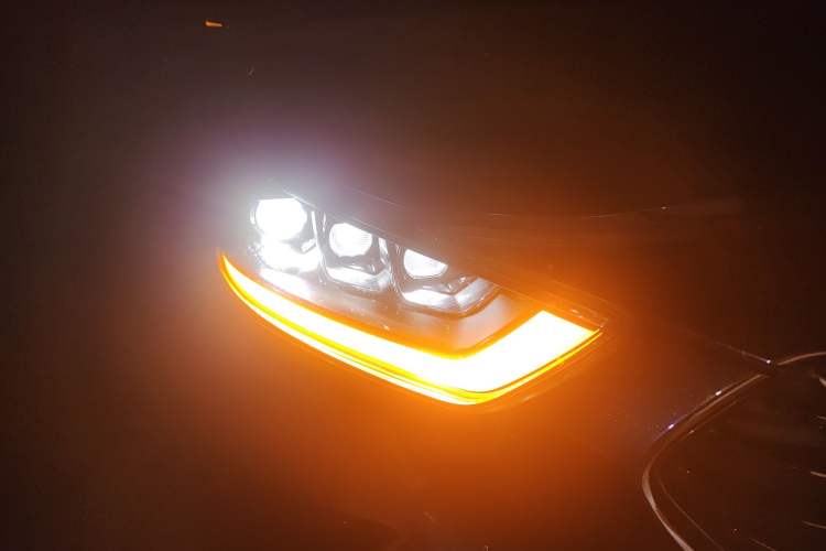 Used Toyota Crown Kluger 2022 2.0T Four-Wheel Drive Prestige Edition Right Front Headlight