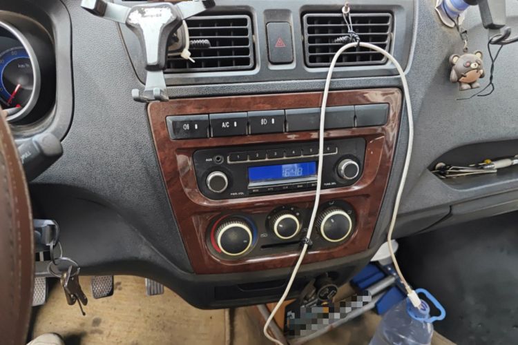 Used CHANGAN KAICHENG Ruixing M60 2019 1.5L Standard Version China VI Emission Standard 5/6 Seats DAM15KR Audio And AC Panel