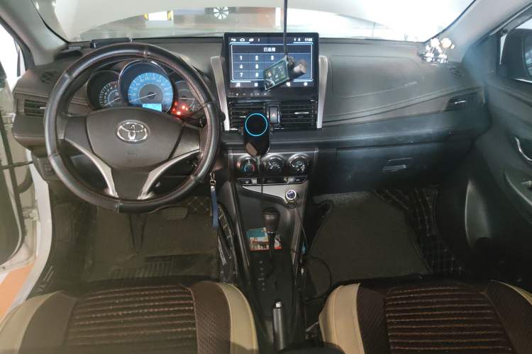 Used Toyota YARiS L Zhi Xuan 2015 1.5E Automatic Charm Edition
