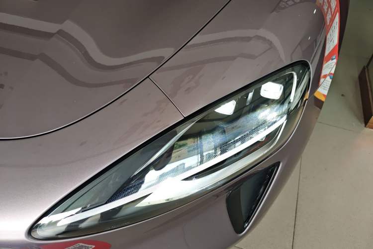 Used Xiaomi Auto SU7 2024 Four-Wheel Drive Ultra-Long Range Advanced Intelligent Driving Max Edition
