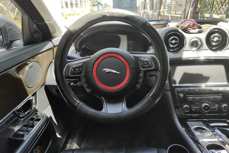 Used Jaguar XJ 2018 XJL 3.0 SC Two-Wheel-Drive Elegant Business Edition Steering Wheel