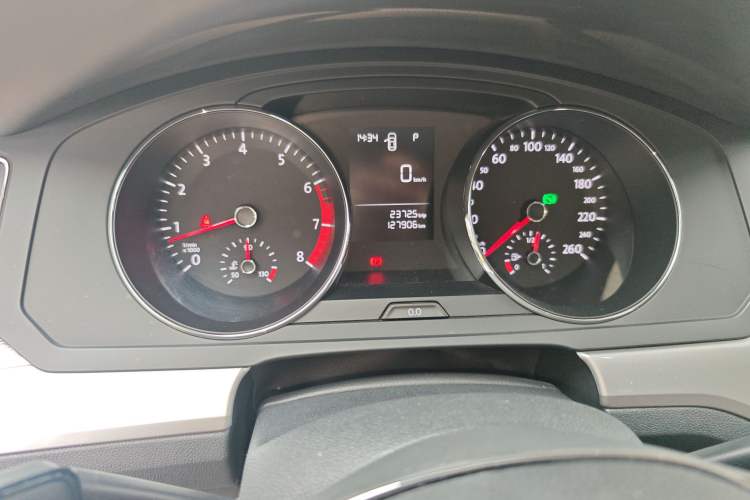 Used Volkswagen Lamando 2018 230TSI DSG Fashion Edition Odometer Close Up