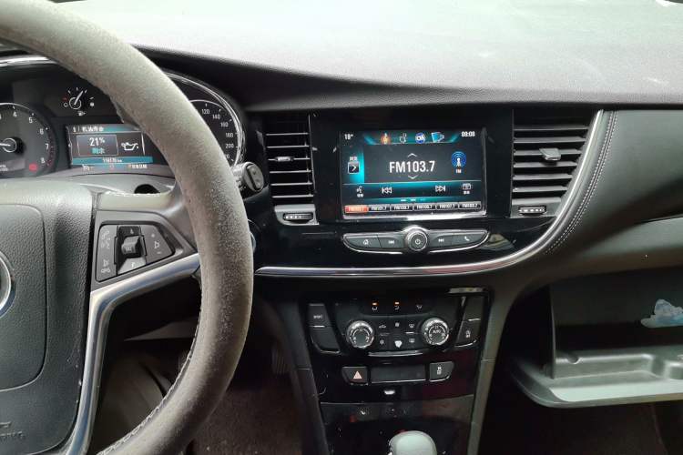 Used Buick Encore 2016 18T Automatic All-Wheel-Drive Flagship Model Audio And AC Panel