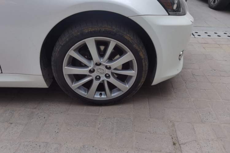 Used Lexus IS 2011 250C Right Front Wheel Hub