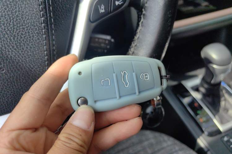 Used Toyota Highlander 2018 2.0T Four-Wheel Drive Luxury Edition 7 Seats China V Emission Standard
