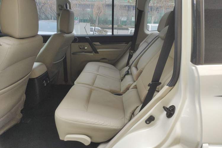 Used Mitsubishi Pajero 