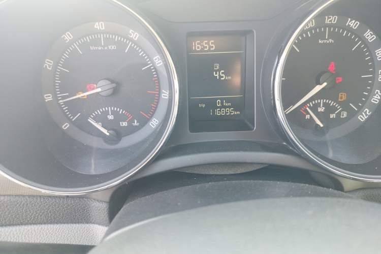 Used Skoda Superb 2013 1.4TSI Manual Shengshi Edition Odometer Close Up