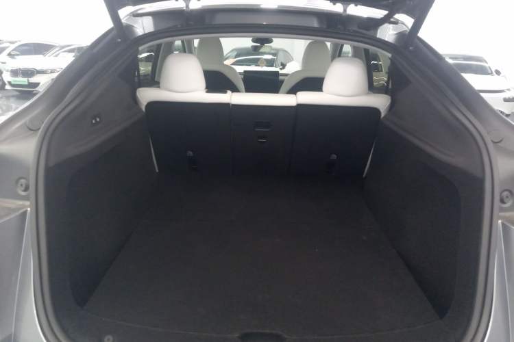 Used Tesla Model Y 2025 Rear-Wheel-Drive Version Trunk