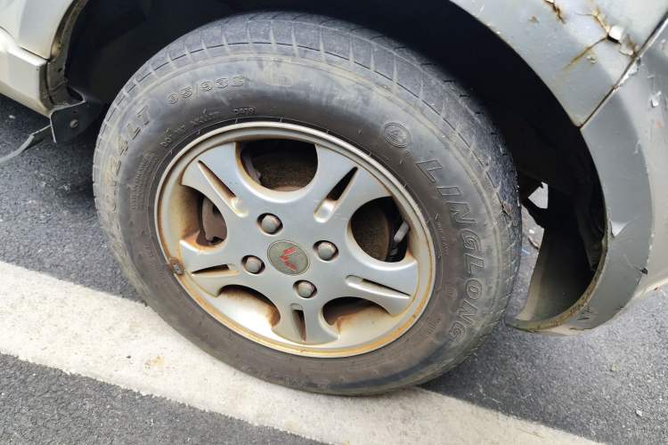 Used Wuling Rongguang 2011 1.2L Base Version
