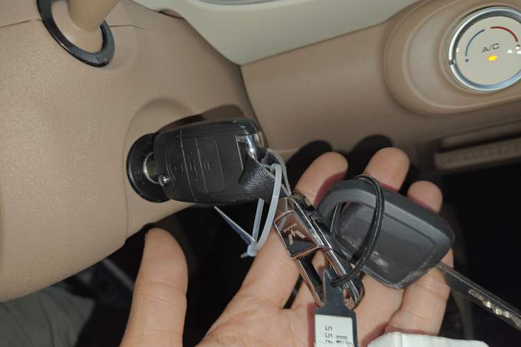 Used Wuling Hongguang MINIEV 2025 Four-Door Version Advanced Edition Vehicle Key