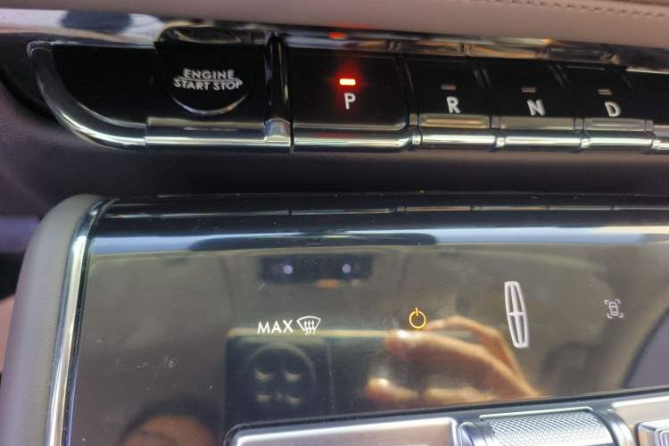 Used Lincoln Aviator 2024 3.0T V6 All-Wheel-Drive Elegance Edition Six Seats Gear Lever