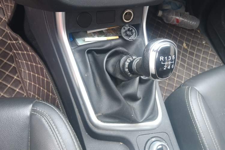 Used Isuzu D-MAX 2023 2.5T Manual 4x4 Diesel Flagship Long Wheelbase Gear Lever