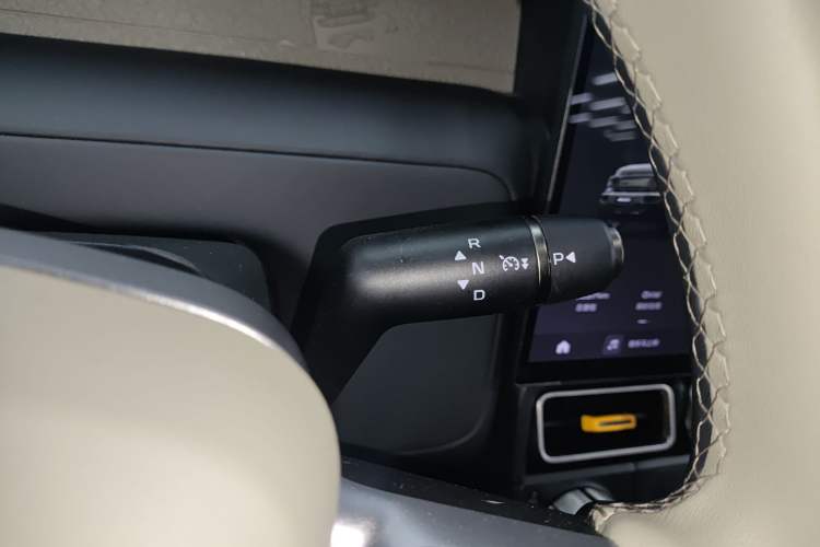 Used iCAR V23 2025 401 Two-Wheel Drive Intelligent Driving Version Gear Lever